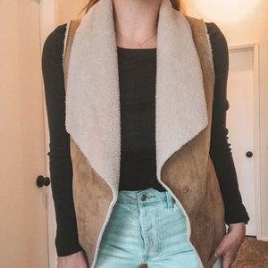 URBAN OUTFITTERS Faux Suede Sherpa Vest Size M